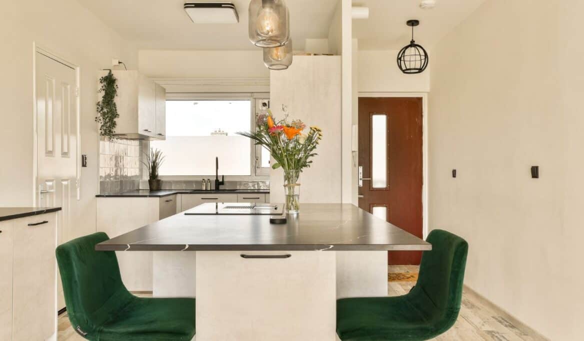 how long does it take to take to remodel a kitchen
