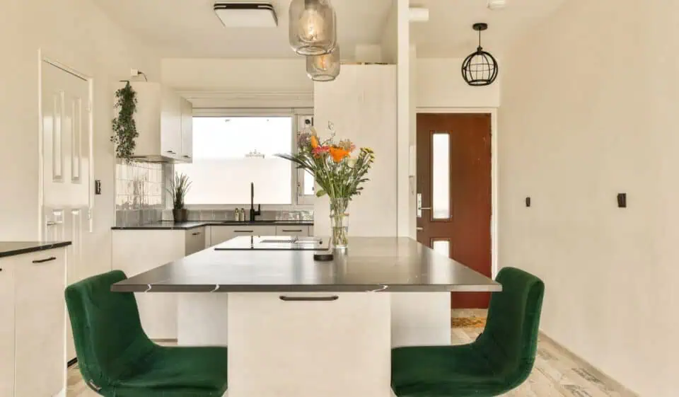 how long does it take to take to remodel a kitchen