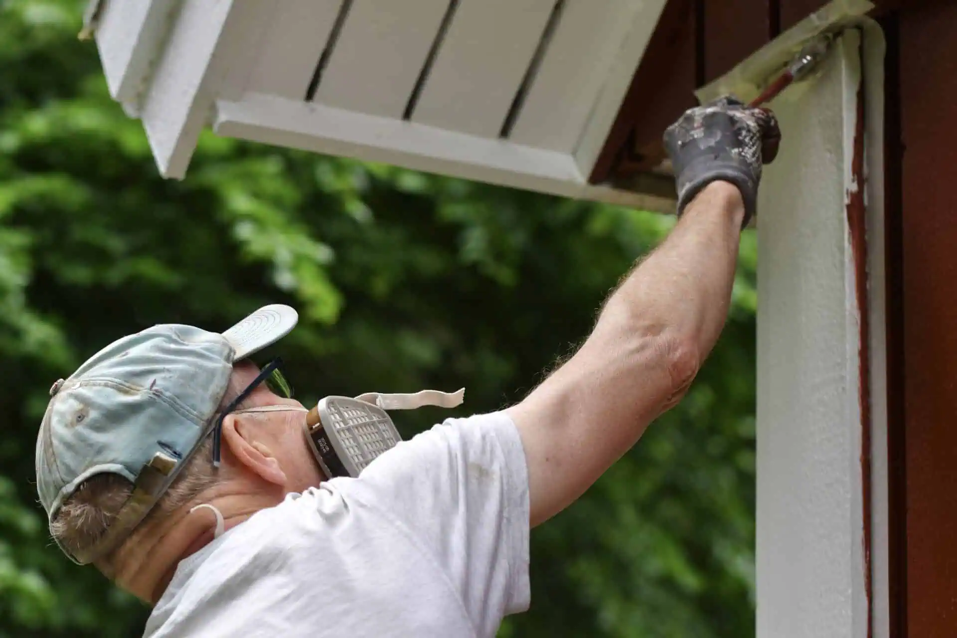 what to know before hiring an exterior painter